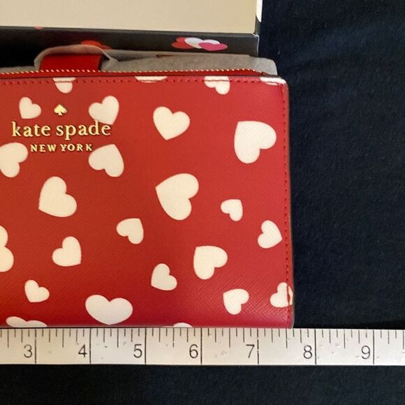 Kate Spade Women's Red Staci Heart Pop Printed Boxed Heart Pop Print Clutch NWT - Picture 9 of 13